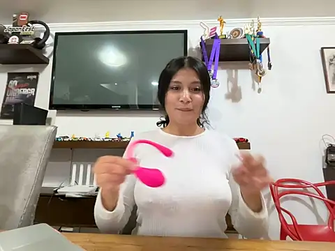 kinky milaxh online show from April 1, 2026, 2:46 am