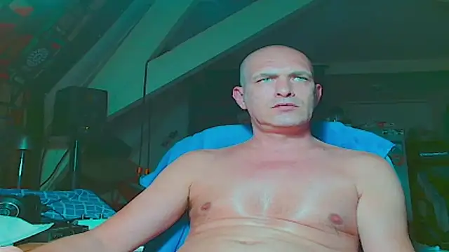 maxhard77 online show from May 31, 2026, 10:32 pm
