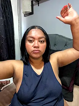 yanza2002 online show from November 23, 2025, 7:57 pm