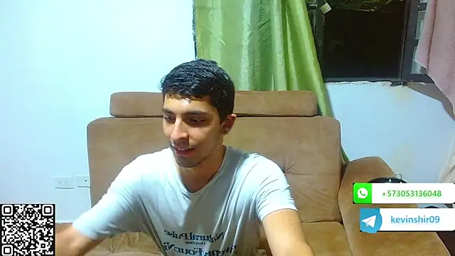 Snapshot of biglatin80 chatting on May 18, 2026, 2:44 am biglatin80 online show from May 18, 2026, 2:44 am