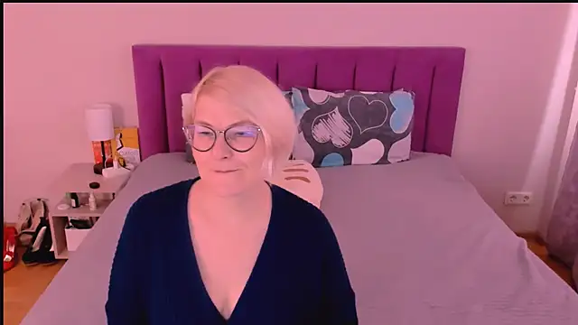 Snapshot of sabrinamacmarren chatting on October 13, 2025, 12:07 pm sabrinamacmarren online show from October 13, 2025, 12:07 pm