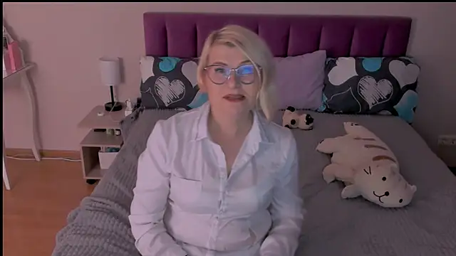 Snapshot of sabrinamacmarren chatting on February 26, 2025, 7:32 pm sabrinamacmarren online show from February 26, 2025, 7:32 pm