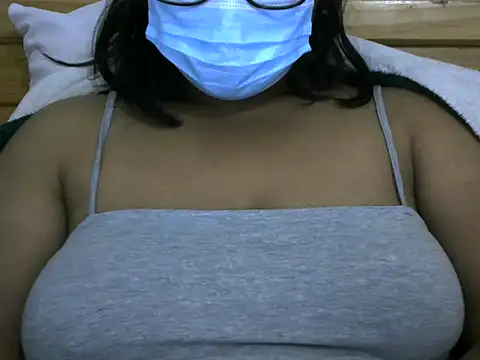 Snapshot of Artinah22 chatting on September 24, 2025, 6:03 pm Artinah22 online show from September 24, 2025, 6:03 pm