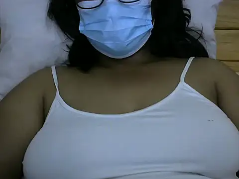 Snapshot of Artinah22 chatting on September 25, 2025, 6:47 pm Artinah22 online show from September 25, 2025, 6:47 pm