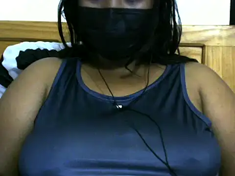 Snapshot of Artinah22 chatting on February 19, 2025, 8:41 pm Artinah22 online show from February 19, 2025, 8:41 pm