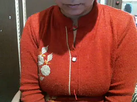Snapshot of UrsMansi chatting on December 23, 2024, 7:28 am UrsMansi online show from December 23, 2024, 7:28 am