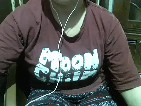 Snapshot of UrsMansi chatting on February 24, 2026, 7:42 am UrsMansi online show from February 24, 2026, 7:42 am