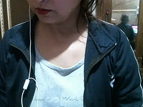 Snapshot of UrsMansi chatting on February 13, 2026, 8:42 pm UrsMansi online show from February 13, 2026, 8:42 pm