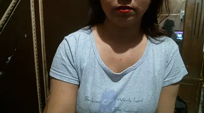 Snapshot of UrsMansi chatting on February 14, 2025, 4:26 am UrsMansi online show from February 14, 2025, 4:26 am