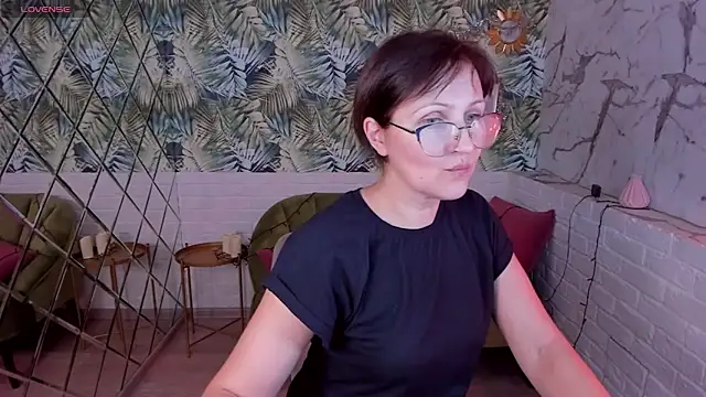 Snapshot of Paris_Cherry chatting on January 6, 2025, 11:19 pm Paris Cherry online show from January 6, 2025, 11:19 pm