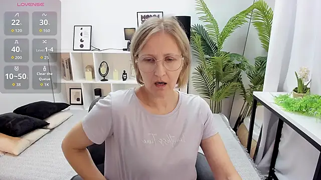 Snapshot of Paris_Cherry chatting on September 22, 2025, 7:53 pm Paris Cherry online show from September 22, 2025, 7:53 pm