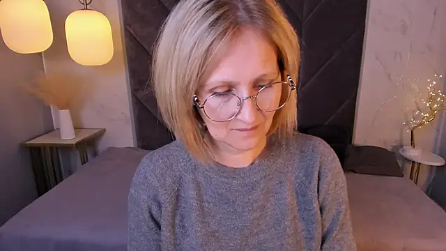 Snapshot of Paris_Cherry chatting on September 29, 2025, 7:52 pm Paris Cherry online show from September 29, 2025, 7:52 pm