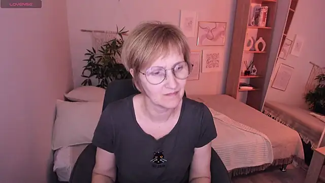 Paris Cherry online show from April 19, 2026, 12:50 pm