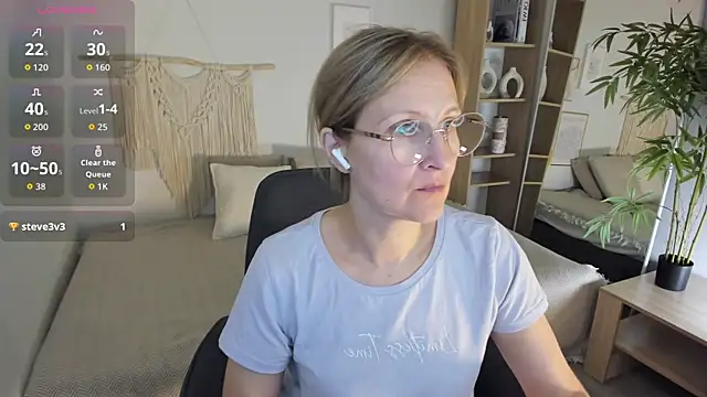 Snapshot of Paris_Cherry chatting on September 21, 2025, 7:52 pm Paris Cherry online show from September 21, 2025, 7:52 pm