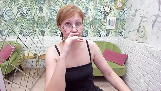 Snapshot of Paris_Cherry chatting on March 13, 2025, 2:01 pm Paris Cherry online show from March 13, 2025, 2:01 pm