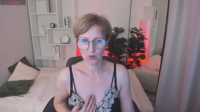Snapshot of Paris_Cherry chatting on June 7, 2026, 4:50 am Paris Cherry online show from June 7, 2026, 4:50 am