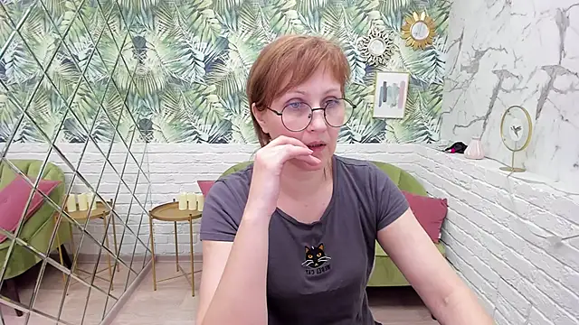 Snapshot of Paris_Cherry chatting on March 18, 2025, 8:05 pm Paris Cherry online show from March 18, 2025, 8:05 pm