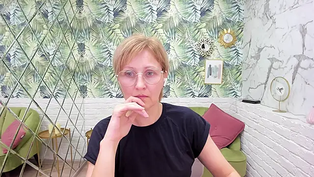 Snapshot of Paris_Cherry chatting on November 4, 2025, 8:12 pm Paris Cherry online show from November 4, 2025, 8:12 pm