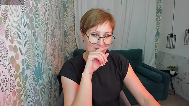 Snapshot of Paris_Cherry chatting on February 20, 2025, 1:08 pm Paris Cherry online show from February 20, 2025, 1:08 pm