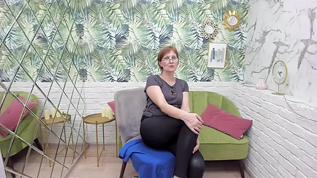 Snapshot of Paris_Cherry chatting on March 18, 2025, 2:18 am Paris Cherry online show from March 18, 2025, 2:18 am