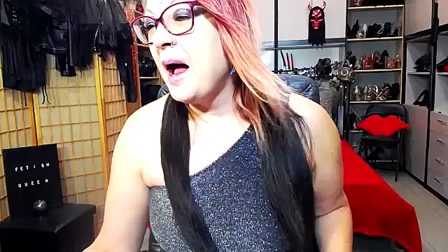 Snapshot of LindaDaemonX chatting on December 2, 2025, 7:43 am LindaDaemonX online show from December 2, 2025, 7:43 am