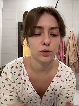 Snapshot of MariiD chatting on January 3, 2025, 3:12 pm MariiD online show from January 3, 2025, 3:12 pm