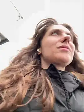 Snapshot of MariiD chatting on February 27, 2025, 10:01 am MariiD online show from February 27, 2025, 10:01 am