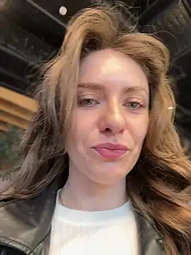 Snapshot of MariiD chatting on May 6, 2026, 7:23 am MariiD online show from May 6, 2026, 7:23 am