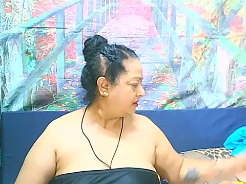 Snapshot of matureindian chatting on December 22, 2025, 11:32 am matureindian online show from December 22, 2025, 11:32 am