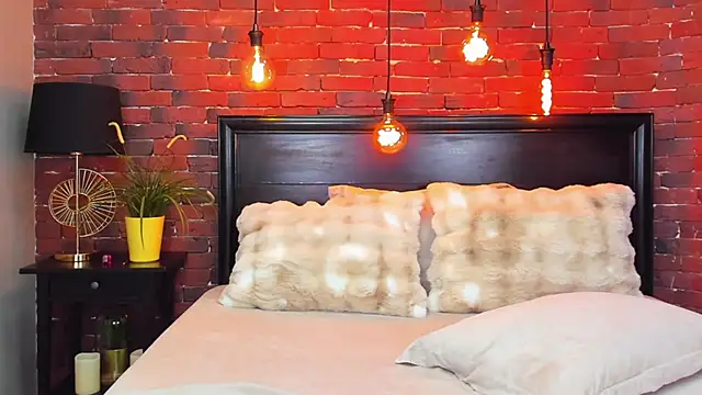 ChristynaRoss online show from December 18, 2025, 8:45 pm