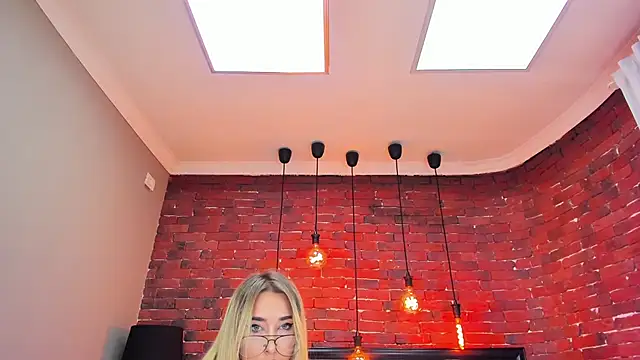 Snapshot of ChristynaRoss chatting on November 15, 2025, 8:35 pm ChristynaRoss online show from November 15, 2025, 8:35 pm