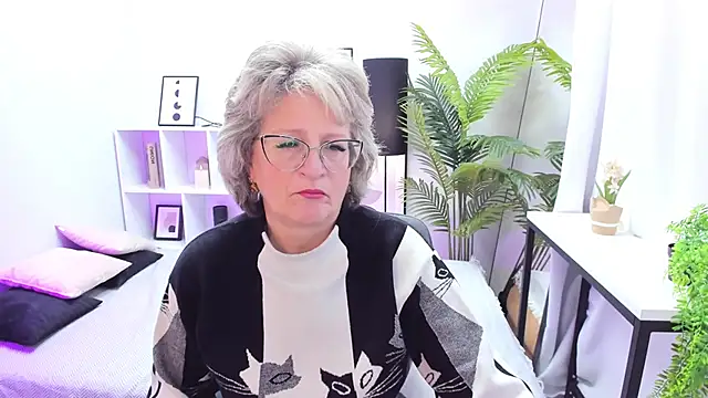 EvelynJoyful online show from October 24, 2025, 5:17 am