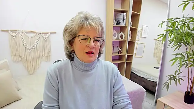 EvelynJoyful online show from October 21, 2025, 5:07 am