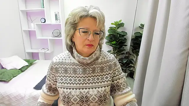 EvelynJoyful online show from January 6, 2026, 5:00 am