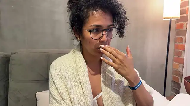 Snapshot of illaroom chatting on October 22, 2025, 10:41 pm illaroom online show from October 22, 2025, 10:41 pm