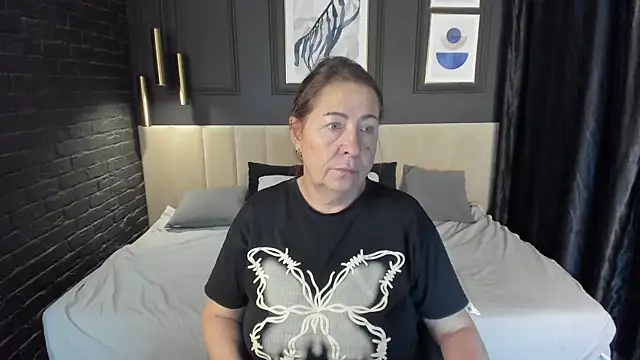 Snapshot of LindaPassionate chatting on July 10, 2026, 5:29 am LindaPassionate online show from July 10, 2026, 5:29 am