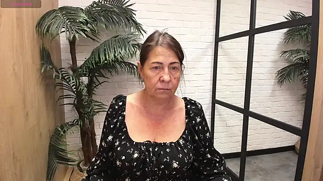 Snapshot of LindaPassionate chatting on June 12, 2026, 1:09 pm LindaPassionate online show from June 12, 2026, 1:09 pm