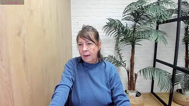 Snapshot of LindaPassionate chatting on March 15, 2025, 5:19 am LindaPassionate online show from March 15, 2025, 5:19 am