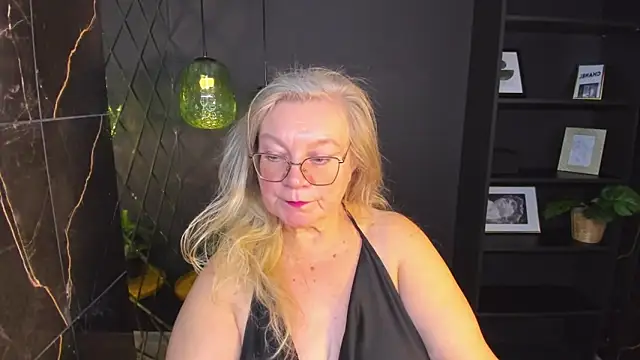 NataliMellow online show from October 28, 2025, 1:21 pm