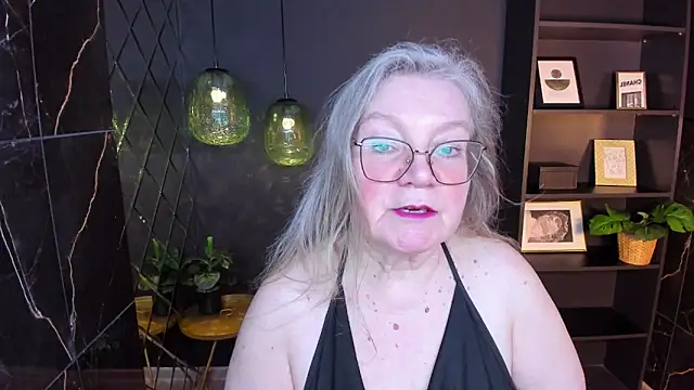 NataliMellow online show from April 21, 2026, 12:56 pm