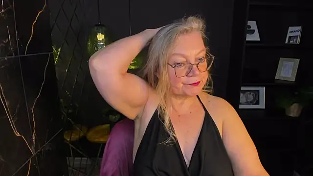 NataliMellow online show from November 4, 2025, 1:15 pm