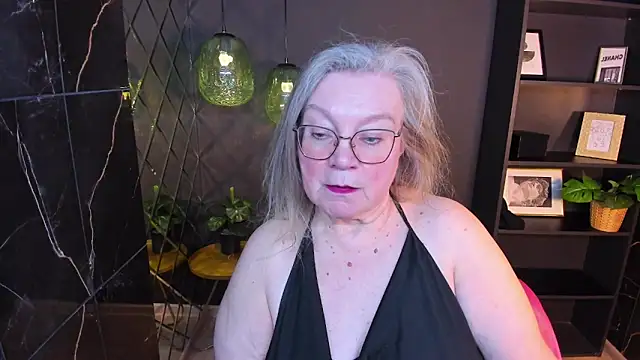 NataliMellow online show from April 8, 2026, 1:23 pm