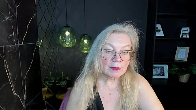 NataliMellow online show from November 28, 2025, 1:11 pm