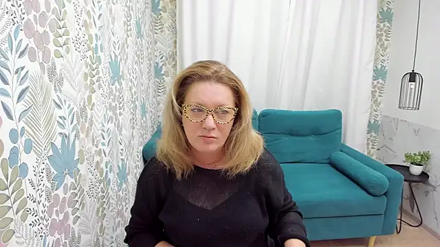 Snapshot of LeaPure chatting on March 8, 2025, 5:17 am LeaPure online show from March 8, 2025, 5:17 am