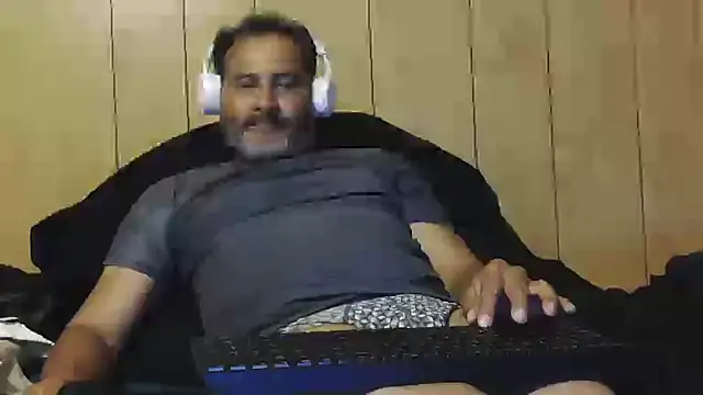 Snapshot of dantehot2020 chatting on October 6, 2025, 12:56 am dantehot2020 online show from October 6, 2025, 12:56 am