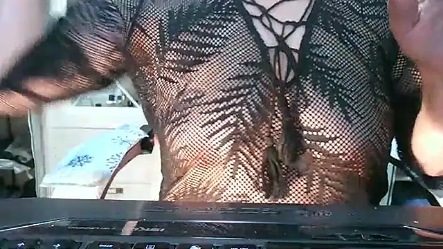 Snapshot of heidi60 chatting on November 23, 2025, 9:41 am heidi60 online show from November 23, 2025, 9:41 am