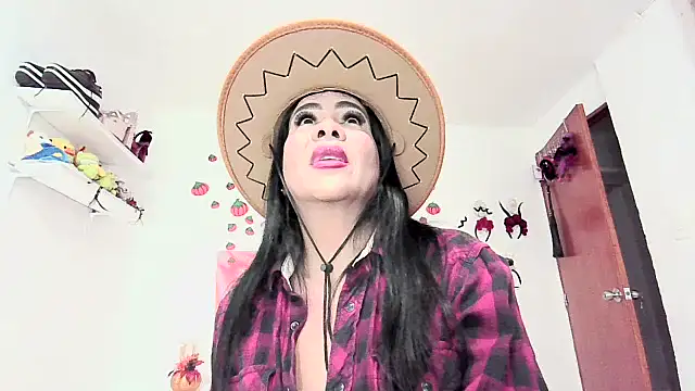 Snapshot of pink_chicaxxx chatting on October 9, 2025, 5:35 pm pink chicaxxx online show from October 9, 2025, 5:35 pm