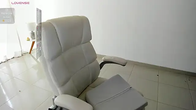 renata t  online show from March 2, 2025, 11:52 am