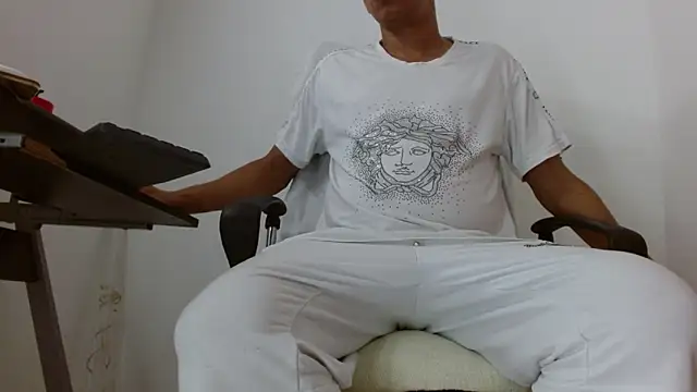 Snapshot of bigcock_bum22 chatting on January 29, 2025, 12:54 am bigcock bum22 online show from January 29, 2025, 12:54 am