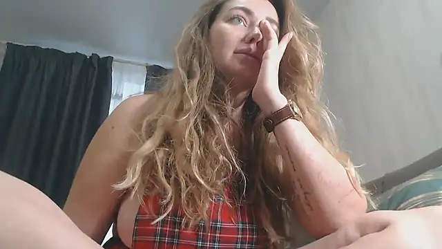 Snapshot of xxkristinaxx chatting on November 16, 2025, 10:42 am xxkristinaxx online show from November 16, 2025, 10:42 am